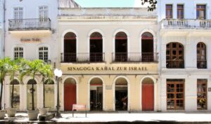 Figura 1. Sinagoga Kahal Zur Israel. Fonte: https://www.folhape.com.br/especiais/guia-recife/localizado-no-bairro-do-recife-sinagoga-kahal-zur-israel-e-o-primeiro/266624/